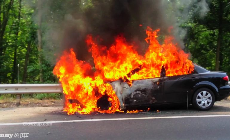 VOLKSWAGEN I SHKRUMBUAR/ Gjendet një viktimë brenda saj, makina ishte pa… (DETAJET)