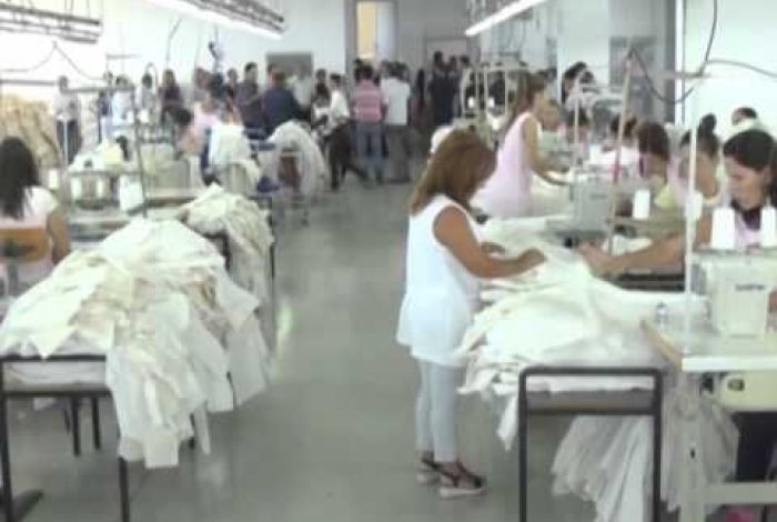 DURRËS/ Rritet numri i të helmuarave të fasonerisë: U mpimë, pa na binte të fikët me radhë
