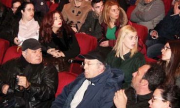 Artistët thirrje qytetarëve e partive të firmosin peticionin kundër prishjes së teatrit. Kërkesa për Kumbaron
