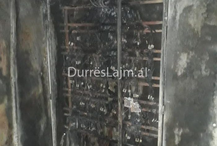 SHKRUMBOHET kabina elektrike e pallatit shumëkatësh në Durrës, banorët përfshihen nga paniku… (VIDEO)