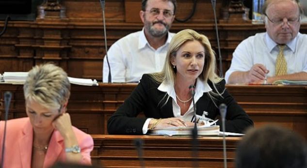 ZBULOHET ARSYEJA/ Deputetja e heshtur e Zvicrës: Asnjë fjalë në parlament për 3 vjet