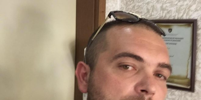 U GJET I VDEKUR NË OBORR/ 31 vjeçari dyshohet se u var ME LITAR. Familjarët në gjendje të rëndë dyshojnë se… (FOTO)