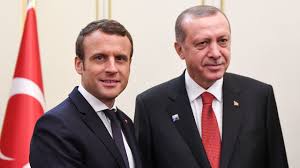 Sulmet ndaj revistës ‘Le Point’ me foton e kopertinës/ Erdogan ‘Diktatori’… reagon Presidenti Macron