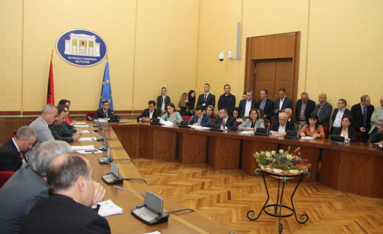Debati tek Ekonomia/ Tabaku: Sa të jem unë këtu nuk… Përgjigjet Braçe: Nuk kam asnjë problem