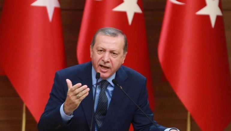 VËSHTIRËSITË E MONEDHËS TURKE/ Erdogan: Sulmi ndaj ekonomisë, si ai ndaj flamurit