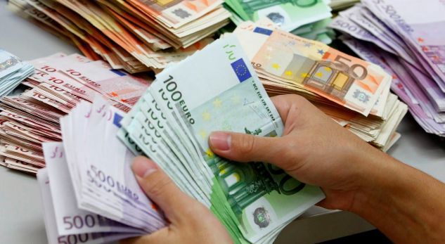 Euro shënon tjetër rënie të lartë, ekspertët ngrenë supet: Nuk e kuptojmë çfarë po ndodh