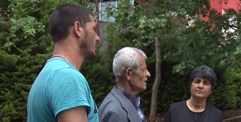 ZHDUKJA E TREGTARIT TË PERDEVE/ Familjarët i luten mikut të Fatjonit: Trego ku është djali se…