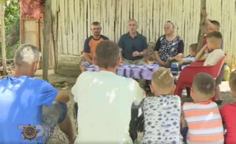 U DIGJET SHTËPIA/ Familja me 5 anëtarë në qiell të hapur. Jetojnë me plasmas…