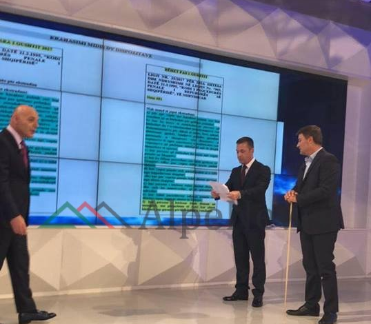 LIVE/ Çfarë po ndodh tek Fevziu, debat i ZJARRTË mes analistëve për… (FOTOLAJM)