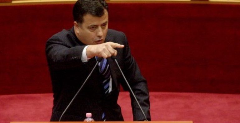 PS voton ligjet dhe largohet, opozita në Kuvend, Noka: Jeni batakçinjsh, do u përmbysim