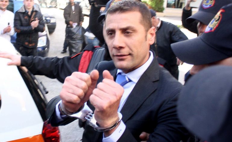 AKUZOHET PËR TRE VEPRA PENALE/ Gjykata e Fierit liron me kusht ish-deputetin Mark Frrokun