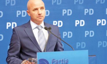PD vazhdon "luftën" kundër çeljes së negociatave, Strazimiri: A është gati Shqipëria për në BE?