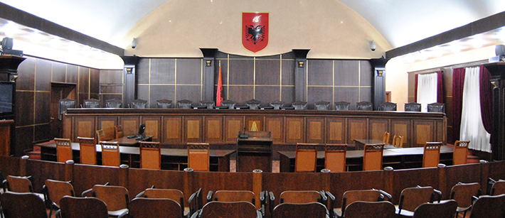 “NË NGËRÇ”/ Gjykatat luajnë PING-PONG me dosjet