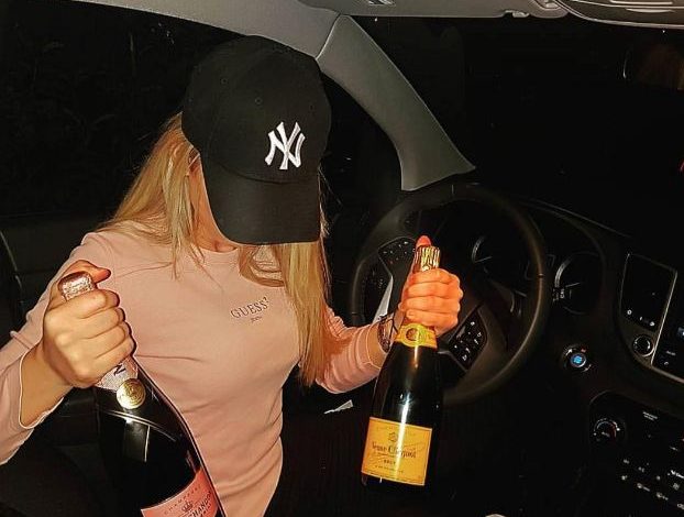 NGA FERRARI TEK SHAMPANJAT/ Njihuni me fëmijët e pasur shqiptarë që po pushtojnë Instagramin… (FOTOT)