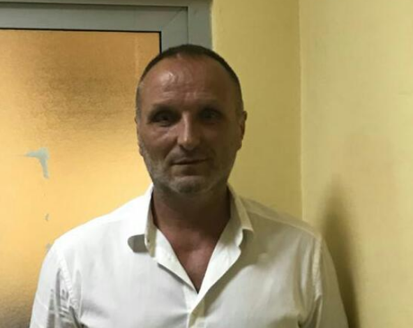 EKSTRADIMI/ E dashura mesazh për Izet Haxhinë, ja VARGJET që i kushton: Jam dhe unë në atë qeli… (FOTO)
