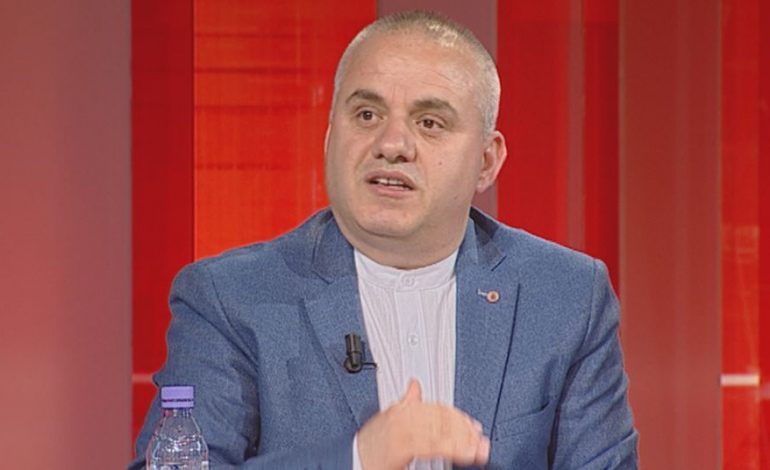 Artan Hoxha hedh DYSHIMET: Si ka mundësi të vrasësh 3 oficerë policie dhe të mos hyjë asnjë gjemb në këmbë?