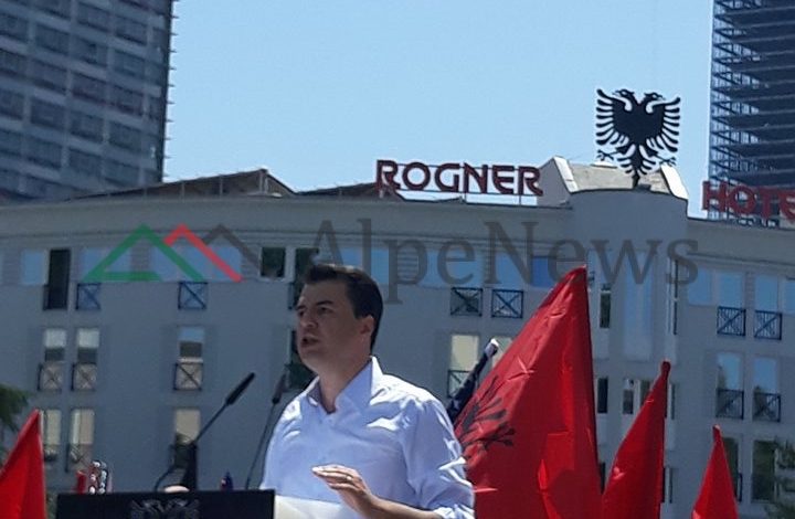 PROTESTA/ Basha: Zoti dhe e VËRTETA na japin kurajo! Rilindja, projekt kriminal…