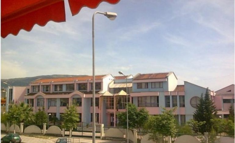 Ra pa ndjenja në klasë dhe humbi jetën në spital/ Zbulohet shkaku i vdekjes së 18-vjeçares nga Vlora