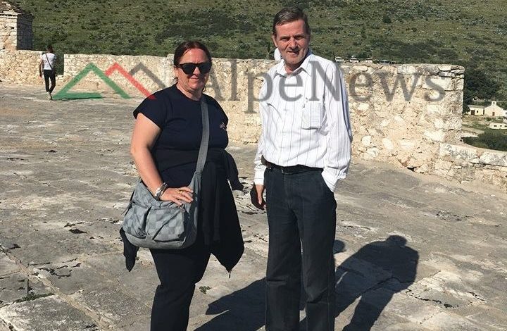PRANGA për korrupsion/ Ja kush janë DEKANI dhe SHEFJA E DEPARTAMENTIT TE GAZETARISE, bënin namin me lekët e studentëve (FOTO)