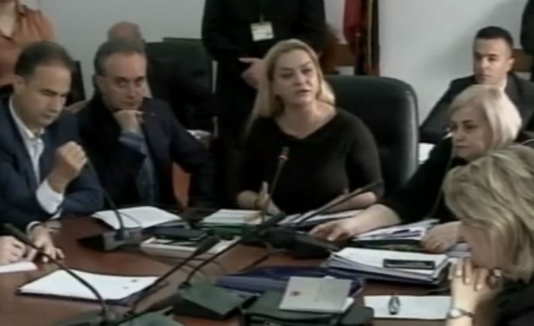 Debate të forta në Komision, PD: Xhafaj të ikë urgjentisht. PS braktis mbledhjen