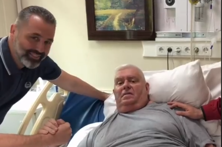 Pas ishemisë në tru/ Luan Hajdaraga për mjekim të specializuar në Turqi. Pamjet nga spitali: Së shpejti….(VIDEO)