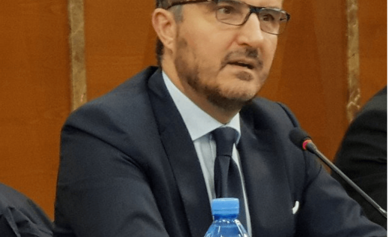 Pas ambasadorit Lu largohet edhe Vlahutin/ Kush është italiani që zëvendëson në Tiranë