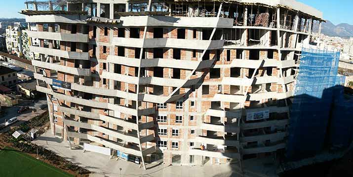 Llaç e tulla, shqiptarët çojnë 74% të parave për ndërtim, njësoj si 20 vjet më parë