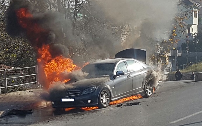 MAKINA MORI FLAKË NË RRUGË/ Detajet: Automjeti pësoi defekt. Familja u ALARMUA kur…