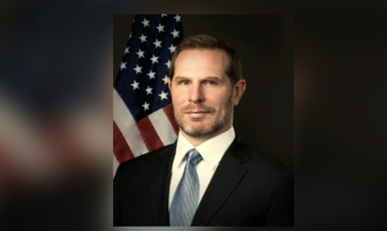 Opozita në protestë, zyrtari i lartë amerikan viziton Shqipërinë