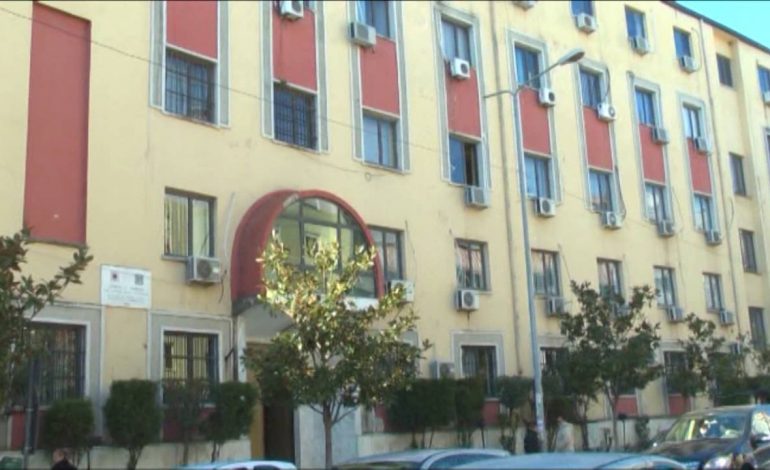 DETAJET/ Si u bastis natën Prokuroria e Durrësit. Ja nga u futën autorët, dritaret e tualetit ishin të hapura…