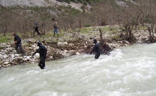 E FUNDIT, POGRADEC/ Gjendet i mbytur në lumë një 55 vjeçar, në trupin e tij…