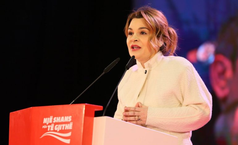 “450 mijë shqiptarë janë larguar në 5 vitet e fundit”/ INSTAT përgënjeshtron Kryemadhin (FOTO)