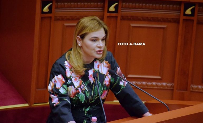 Tahiri dorëzoi mandatit/ Kryemadhi flet për kode mafioze: Kompromis i Ramës, i kërkoi që …