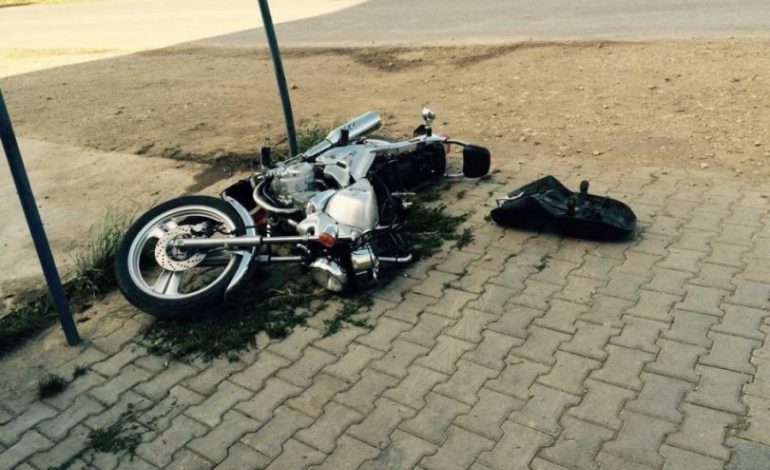 TRAGJIKE/ Doli nga rruga bashkë me MOTORIN, humb jetën 23 vjeçari… (EMRI)