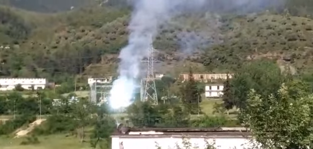 KAOS NË PËRMET/ Merr flakë nënstacioni elektrik. Banorët… (VIDEO)