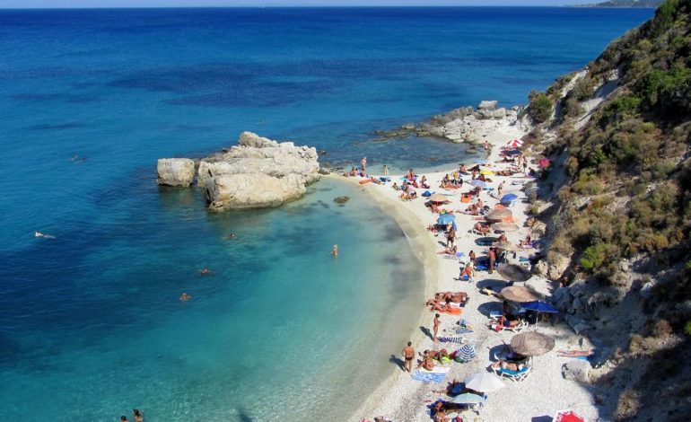 Aksion në zonat turistike/ Je nisur për të pushuar? Kujdes këto pesë rregulla