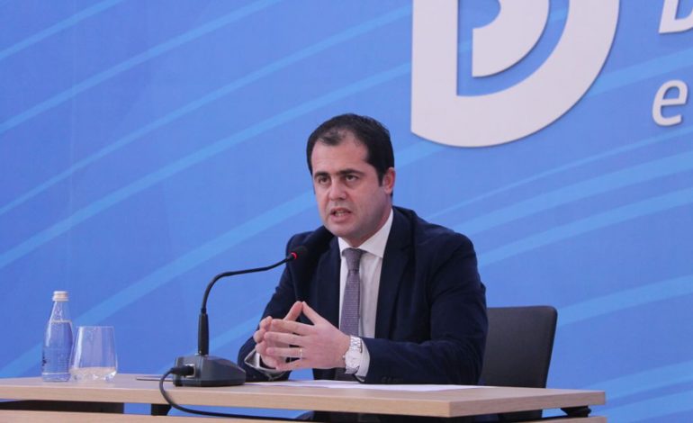 Bylykbashi: Xhafaj nuk u përfshi në trafik droge, thjesht ka bërë trafik ligjesh! Është më pak e rrezikshme se…