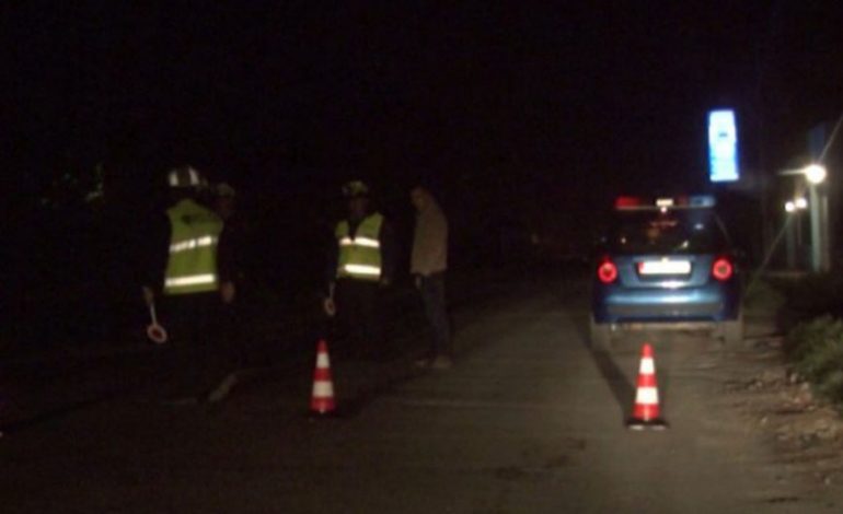 AKSIDENT I RËNDË, BULQIZË/ Makina përplas 21-vjeçarin, drejtuesi i mjetit po…