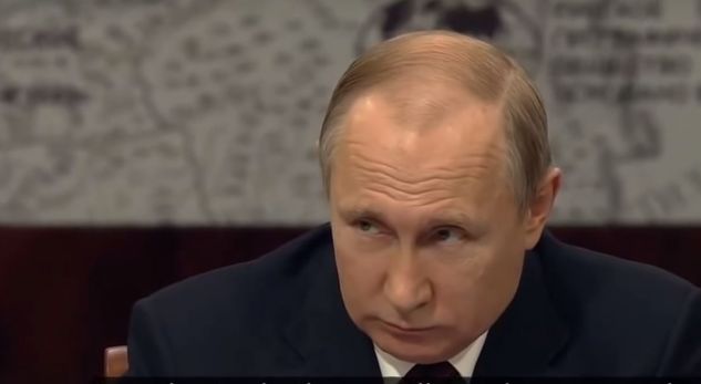 Bankieri i kërkon para Putinit, reagimi i tij bën të qeshë të gjithë sallën