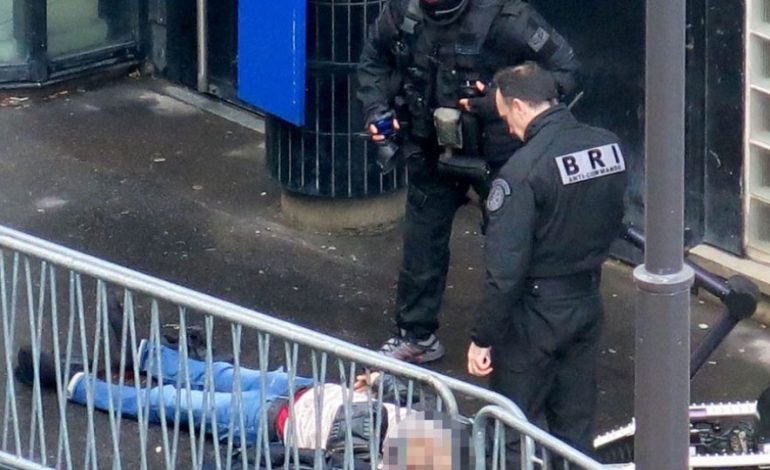 PANIK NË PARIS/ Sulm me thikë në zonën e operës, policia vret autorin