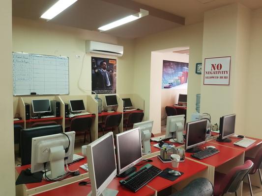 Skema MASHTRUESE në internet ku janë përfshirë mijëra shqiptarë/ Si i zhvasin të huajt pas…