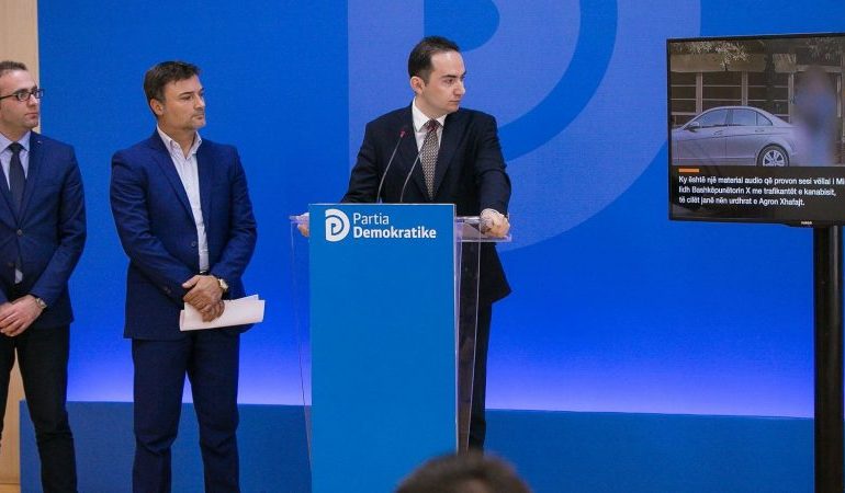 “DËSHMITARI X”/ PD larg përgjegjësisë së transmetimit, nuk publikon pjesën II të audiopërgjimit