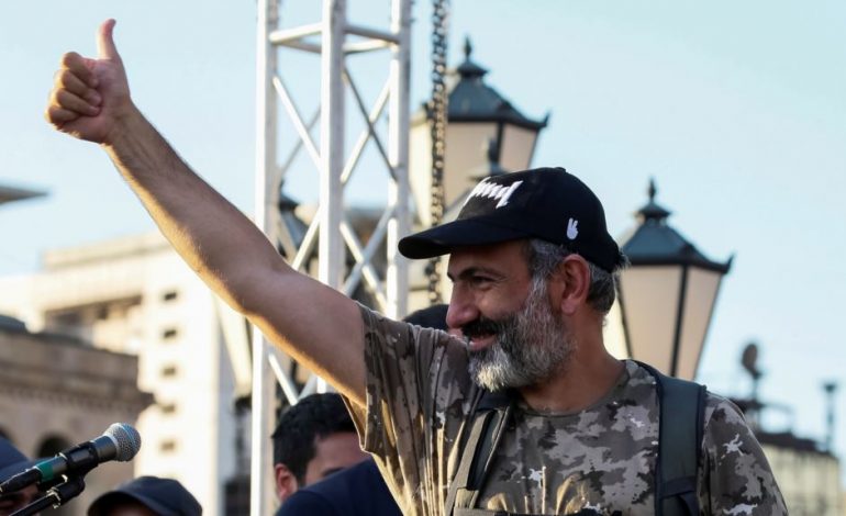 Udhëheqësi opozitar armen në rrugë për t’u bërë kryeministër