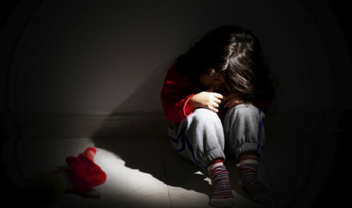 ABUZIM SEKSUAL ME DHUNE/ TRE RASTE brenda ditës, një tjetër e mitur bie preh në Cërrik…