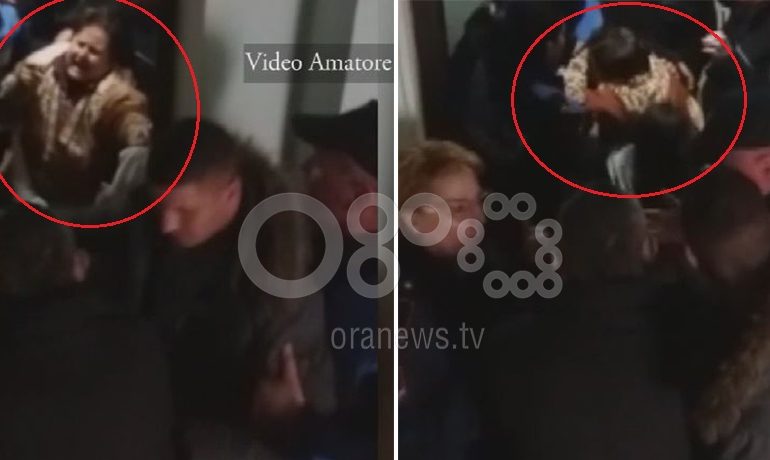 TIRANË/ Policët nxjerrin me forcë nga shtëpia vjehrrën. Nusja “FLUTURON” nga gëzimi pas divorcit… (VIDEO)