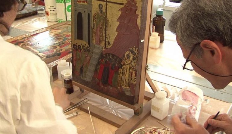 Restaurimi i katër ikonave të shekullit XVIII, specialistët: Dëmet janë të rënda