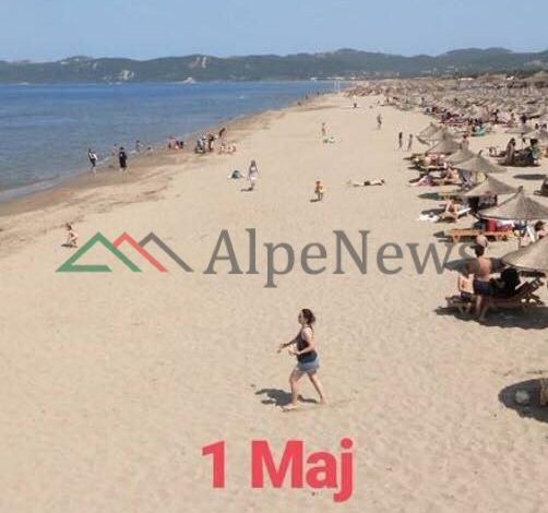 Protesta e punëtorëve për 1 majin në Shqipëri: Të gjithë në radhë për të shkuar… NË PLAZH!