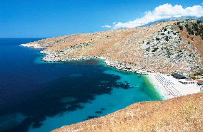 “HARRUAT” TË BËNI PUSHIME NË GUSHT?/ Parashikimi i SHTATORIT: Dielli vijon të “ngrohë” deri në….