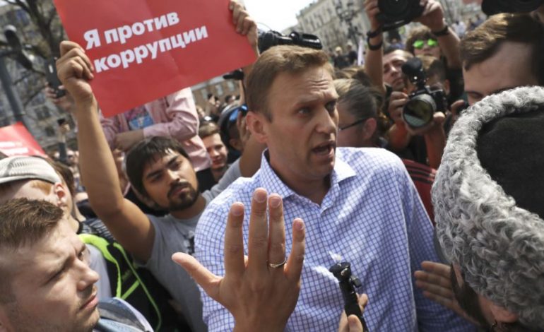 Policia ruse liron Navalnin pas protestave dhe përballet me…