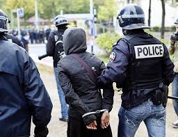 ALARM I KUQ NË INTERPOL/ 40 vjeçari SHQIPTAR që kërkohej prej 10 VITESH për prostitucion dhe abuzim seksual ka…